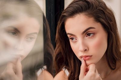 Perhatikan, 4 Tanda Ini Menunjukkan Kalau Kamu Orang yang Overthinking