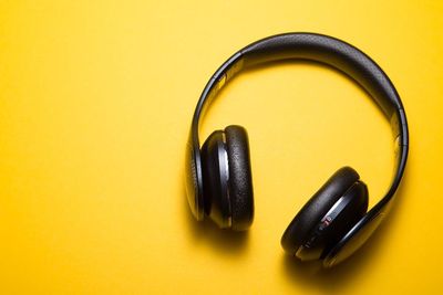 Penggunaan Earphone yang Kotor Sebabkan Jerawat di Telinga