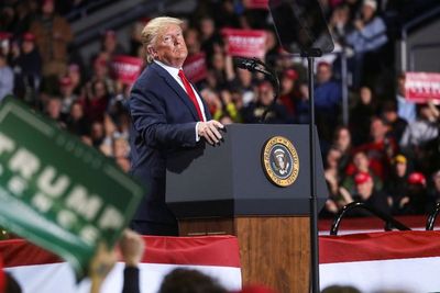 Dimakzulkan Kongres, Donald Trump Anggap Aksi Bunuh Diri dan Gila