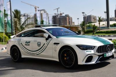 Polisi Dubai Pakai Mobil Buas Mercedes untuk Patroli