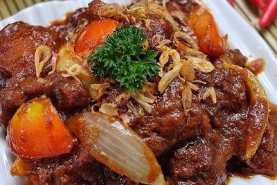 Semur Daging Kambing Untuk Makan Malam Ini