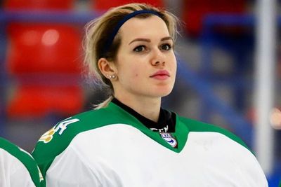 Foto Kalender, Atlet Hoki Es Rusia Rela Buka-Bukaan