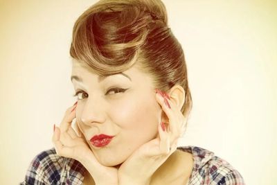 Suka Pakai Make Up Setiap Hari? Ketahui Berbagai Efek Buruknya!