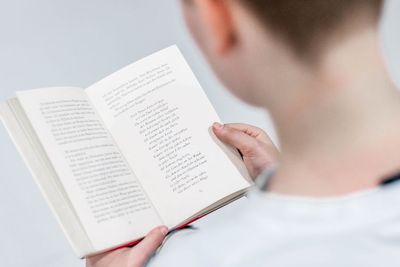 Suka Baca Buku? ini Manfaatnya bagi Kesehatan Otak