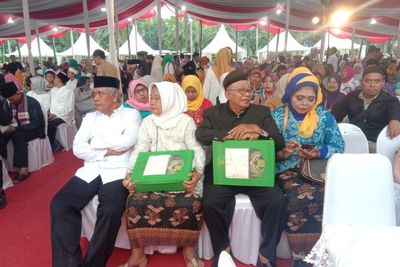 Pasangan Nikah Massal Padati Halaman Balai Kota Jakarta