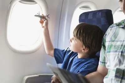 Liburan Bareng Anak, Ini 4 Tips Anti Stres di Pesawat