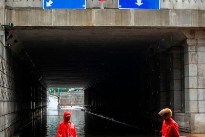 Hujan Reda, Genangan Masih Kepung Jakarta