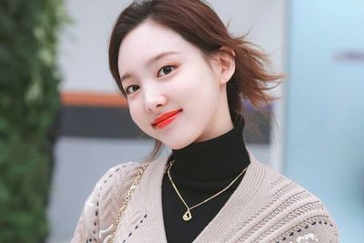 Didekati Penguntit Saat Naik Pesawat, Polisi Lindungi Nayeon TWICE