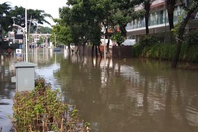 Masih Digenangi Banjir, Jalan Kemang Raya Ditutup