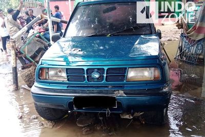 Mobil Kena Banjir, Nih Ada Layanan Derek Gratis Suzuki