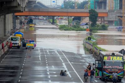 Terungkap, Banjir di Tol Japek Disebabkan Proyek Kereta Cepat!