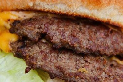 Daging Buatan Laris Manis, Apa Rasanya?