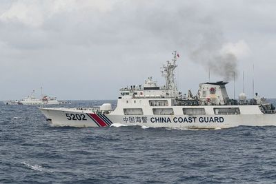 FOTO: Begini Penampakan Kapal Coast Guard Tiongkok di ZEE Indonesia