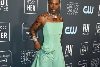 Nyentrik, Billy Porter Pakai Gaun Hijau di Critics Choice Awards