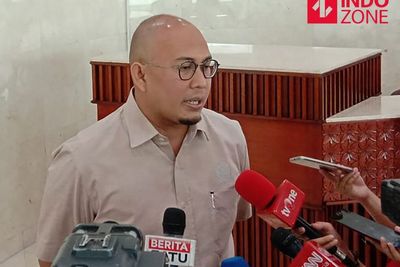Perang di Twitter, Andre Tunggu Tifatul di Ruang Paripurna