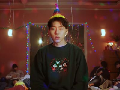 Merasa Bebani Idol K-Pop, Zico Nyesel Dan Minta Maaf Karena Buat Trend Dance Challenge