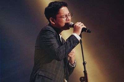 Adikara Fardy Bahas Cinta yang Menyenangkan di Fly Away