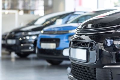 Mobil Hybrid atau PHEV, Mana yang Cocok untuk Milenial?