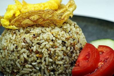 Nasi Goreng Bikin Ngantuk? Ini Penjelasan Ilmiah dan Cara Mengatasinya!