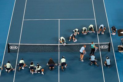 FOTO: Hujan Deras Sempat Hentikan Pertandingan Australia Open
