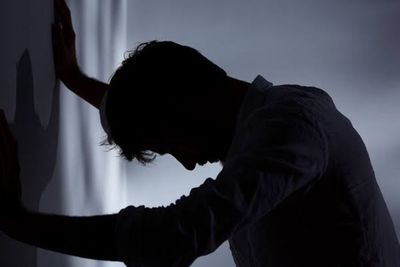 Depresi dan Ingin Menyakiti Diri Sendiri? 15 Cara Lebih Baik untuk Mengatasi Rasa Sakit Emosional