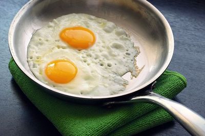 Tips Masak Telur Tanpa Meletup, Agar Tak Takut Seperti Nia Ramadhani