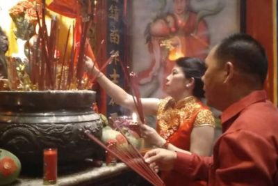 Tahun Baru Imlek 2571, Wali Kota Singkawang Bagi-Bagi Angpao