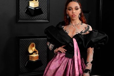 5 Selebriti dengan Busana Terburuk di Grammy Awards 2020