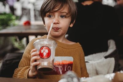 3 Dampak Saat Anak Suka Minum Kopi Kekinian