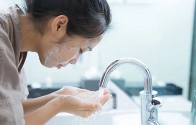 Cara Melembapkan Kulit yang Kering