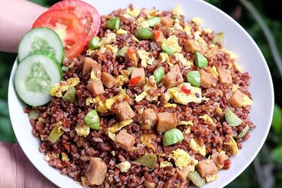 Beras Merah Diolah Jadi Nasi Goreng? Begini Caranya