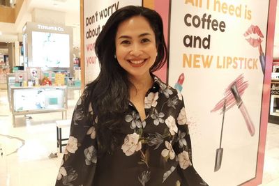 Terjun ke Bisnis Kecantikan, Feni Rose Luncurkan Produk Lip Cream