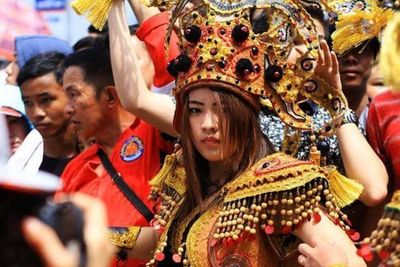 Mengenal Pawai Tatung, Tradisi Ekstrem di Singkawang yang Ikonik