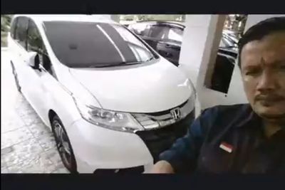 Viral Jual Mobil Pakai Foto Selfie, Pria Ini Jadi Guyonan Netizen 