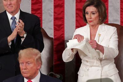 FOTO: Ketua DPR AS Robek Naskah Pidato Donald Trump