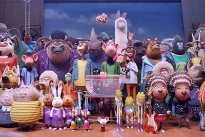 Sing (2016) - Kompetisi Menyanyi dan Impian Menyelamatkan Teater