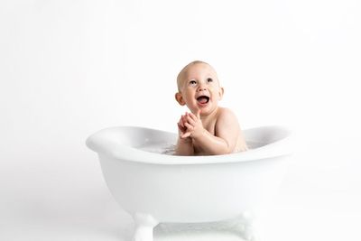 Penting Jaga Kebersihan Handuk Bayi, Ini Aturan Mencucinya