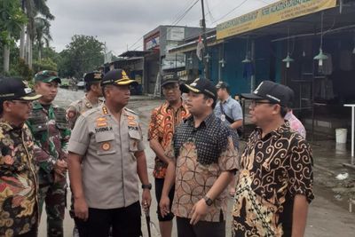 Kunjungi Lokasi Banjir, Walikota Tangerang Bakal Tambah Pompa Air