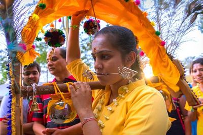 Lakukan Aksi Ekstrem, Ini Perbedaan Tradisi Thaipusam dan Pawai Tatung