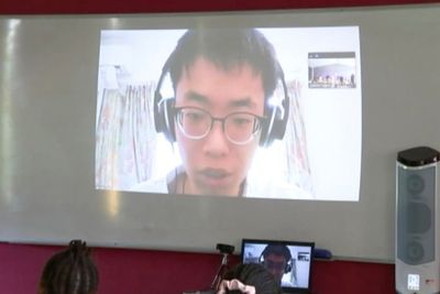 Gara-Gara Virus Korona, Guru Mengajar Matematika Lewat Video Call 