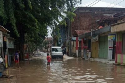 Banjir di Perumahan Pondok Gede Permai Mulai Surut