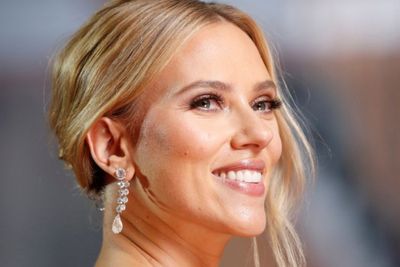 Gaya Glamor Selebriti dengan Aksesori Mewah di Oscar 2020