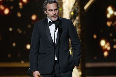 Joaquin Phoenix Utarakan Isu Kesetaraan Gender saat Pidato Oscar 2020