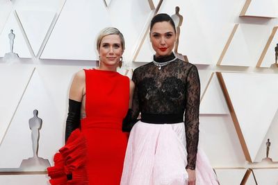 Deretan Selebriti dengan Busana Terburuk di Oscar 2020
