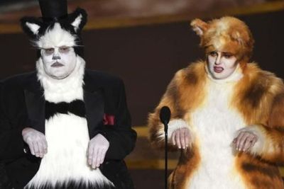 Bacakan Pemenang, James Corden dan Rebel Wilson Jadi Kucing