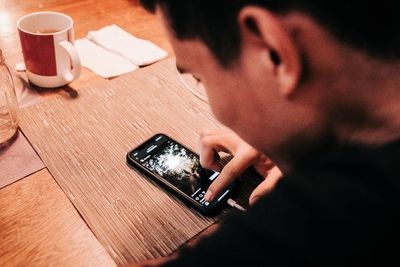 Ini Alasan Kenapa Orang Suka Pamer Pasangan di Media Sosial