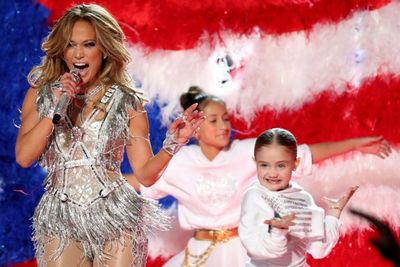Dikritik Terlalu Seksi di Super Bowl, Ini Kata Jennifer Lopez