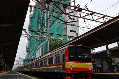 KRL Bogor dan Bekasi hanya sampai Manggarai hingga 23 Februari