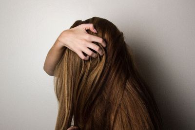 Selain Kulit, Rambut Juga Bisa Alami Penuaan, Ini 3 Tandanya