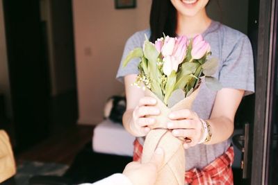 Berbagai Cara Romantis Rayakan Valentine untuk Pasangan LDR